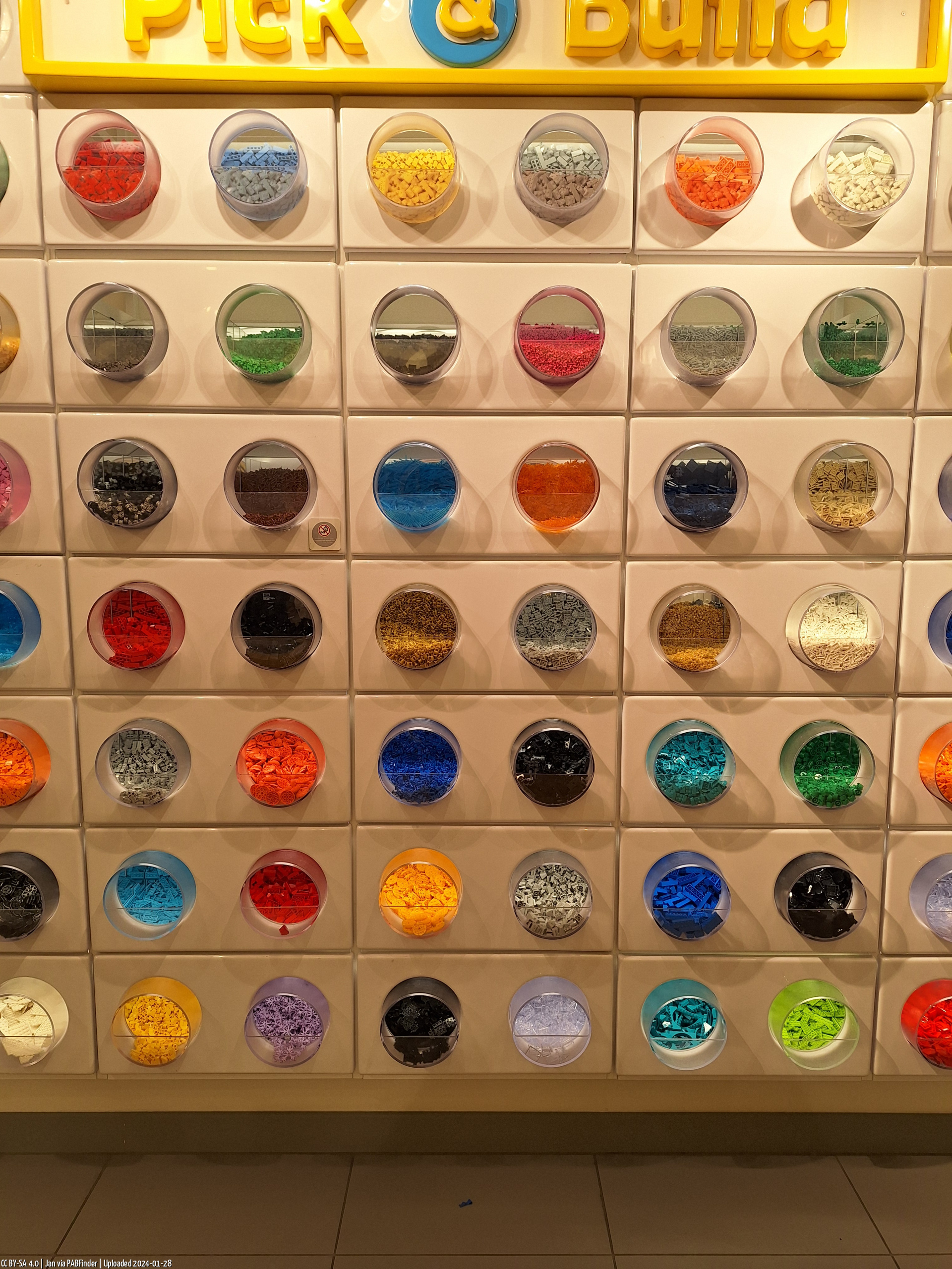 LEGO Store Paris Les Halles, Pick A Brick wall