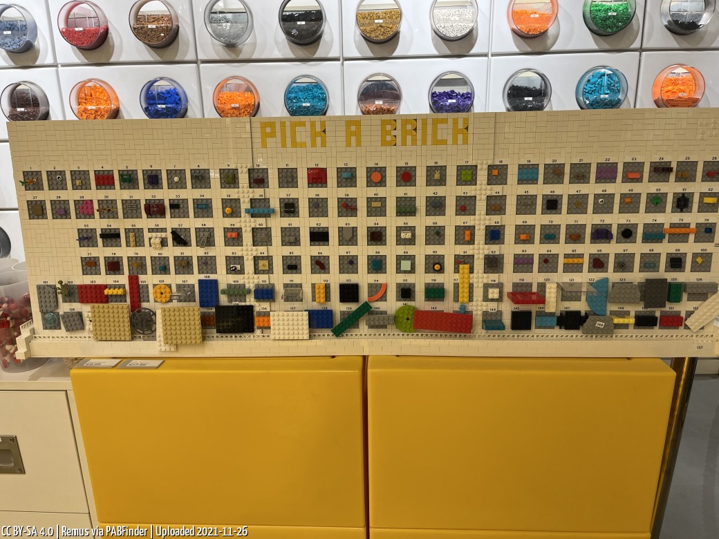 Pick a Brick LEGO Store München Riem (Remus, November 26, 2021)