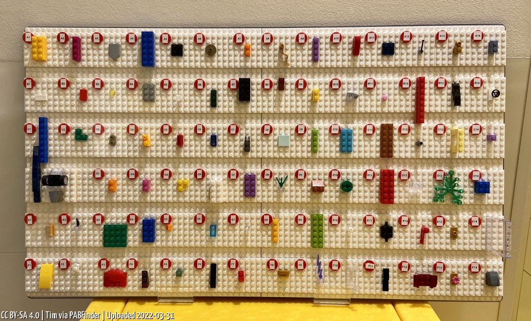 Pick a Brick LEGO Store Frankfurt (Tim, March 31, 2022)