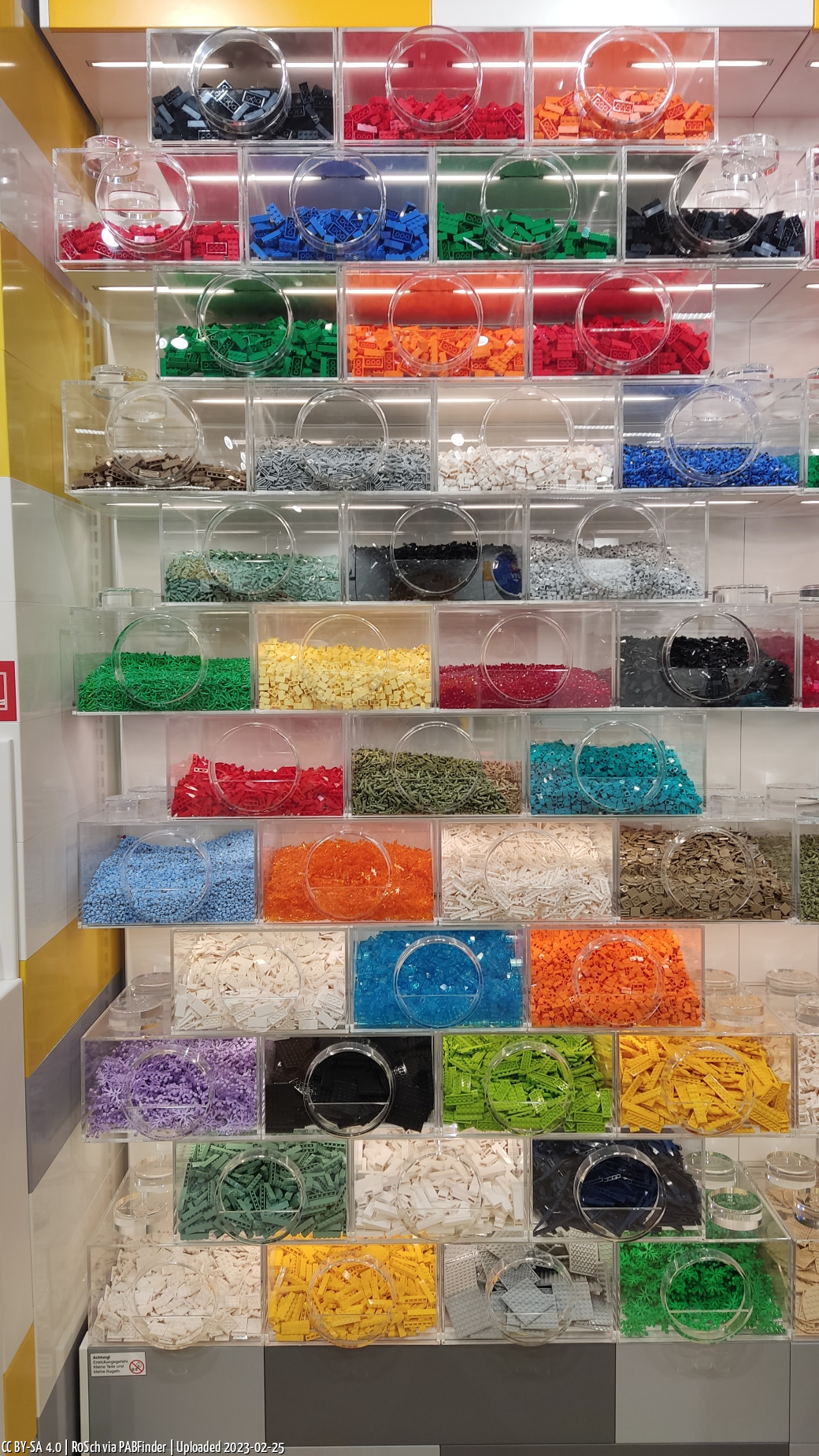 Pick a Brick LEGO Store Köln (R0Sch, February 25, 2023)