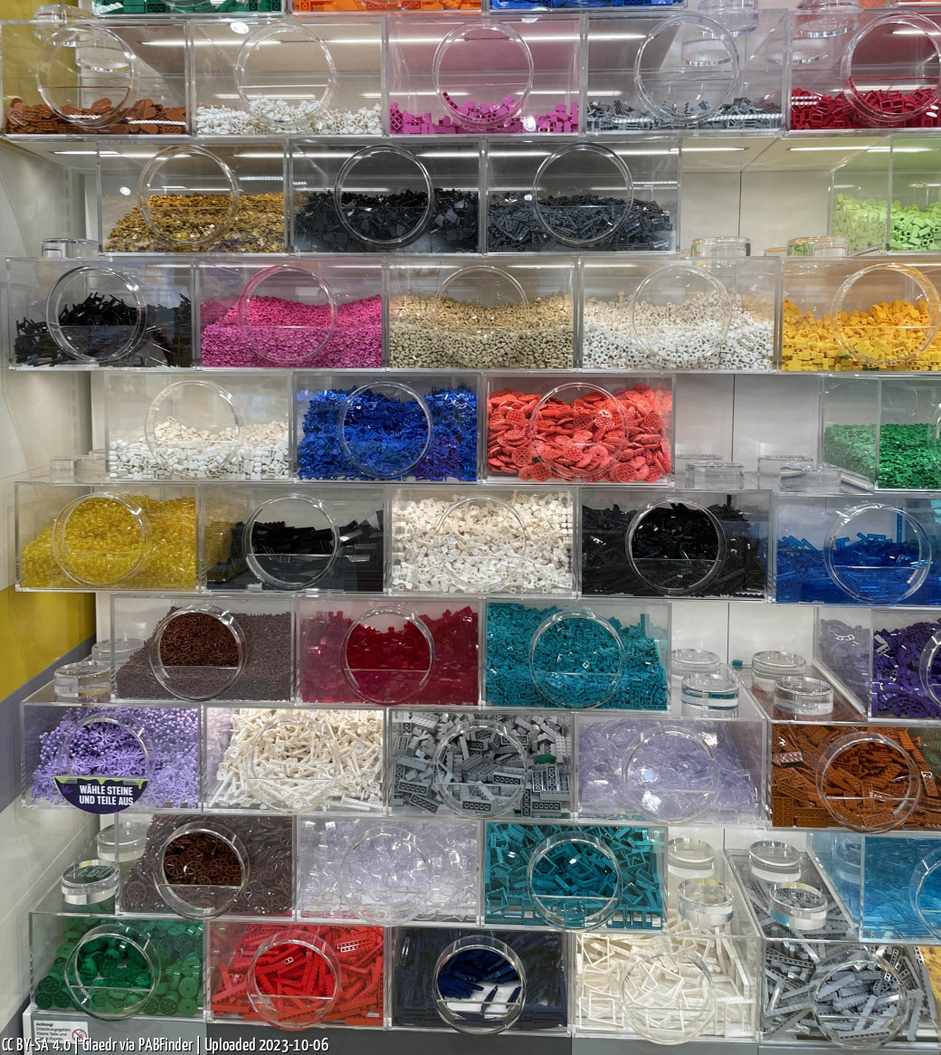 Pick a Brick photo from LEGO Store Köln, Oct 6, 2023