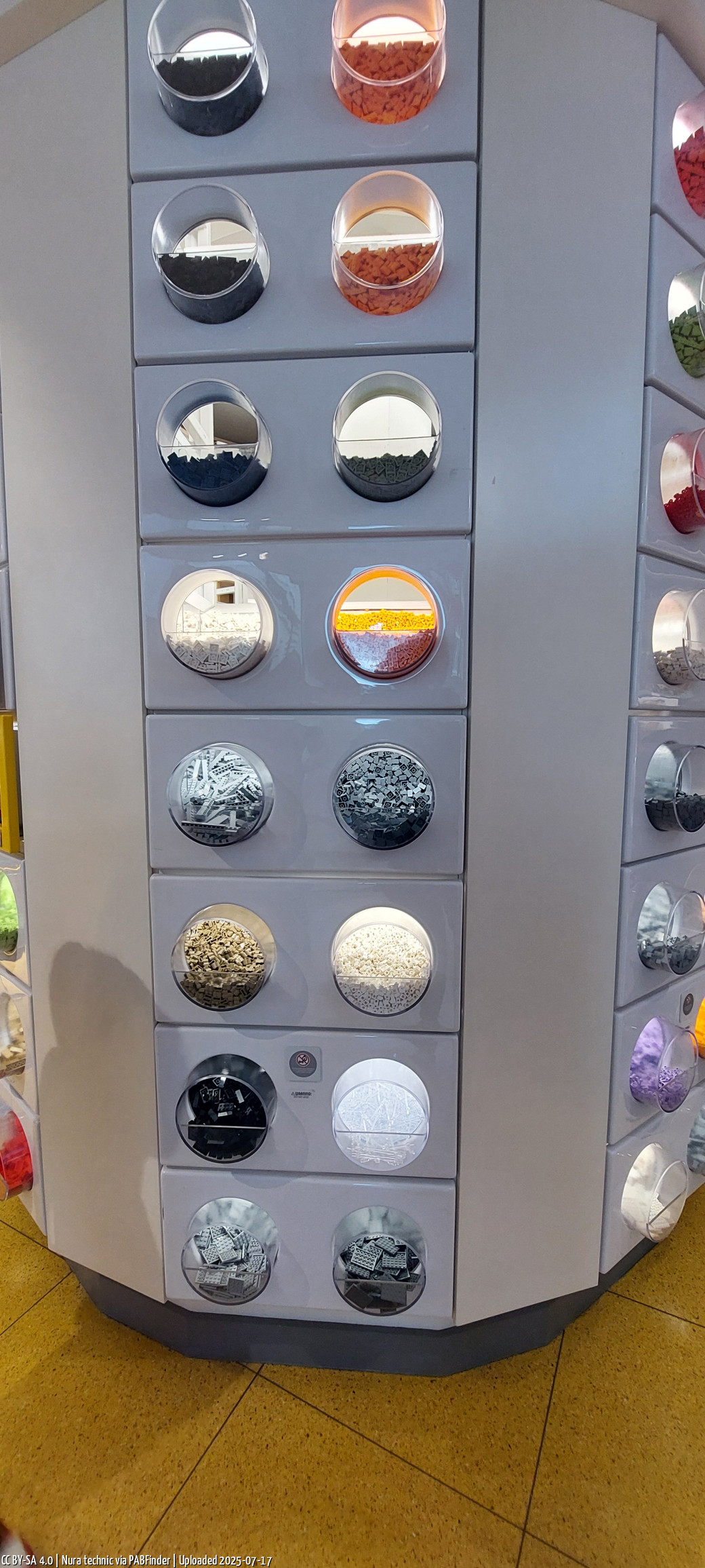 Pick a Brick Amsterdam (Nura technic, 7/17/25, 10:07:45 AM)