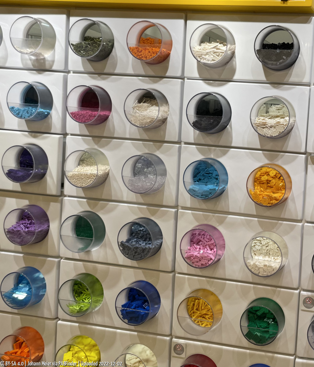 Pick a Brick LEGO Store Leipzig (Johann Meier, December 2, 2022)