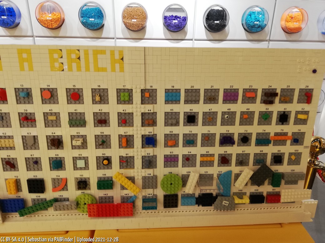 Pick a Brick LEGO Store München Riem (Sebastian, December 28, 2021)