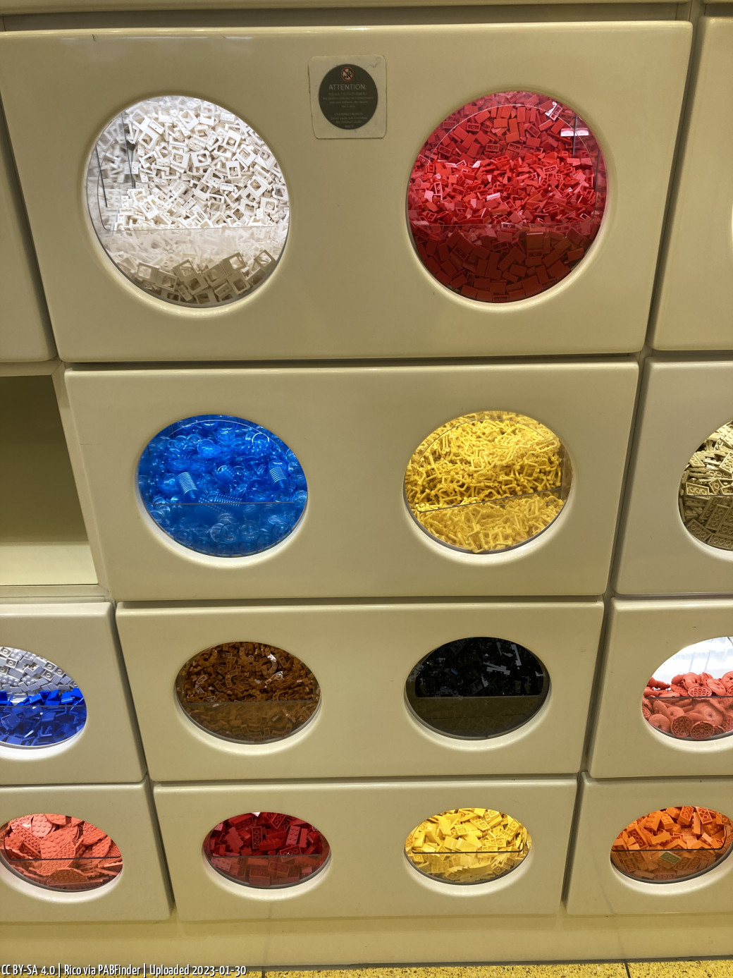 Pick a Brick Disneyland Paris (Rico, 1/30/23, 10:19:13 PM)
