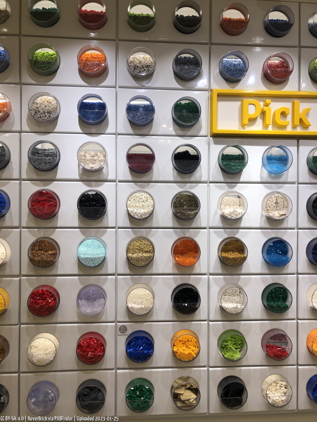 Pick a Brick LEGO Store Berlin (XoverBrick, January 25, 2023)