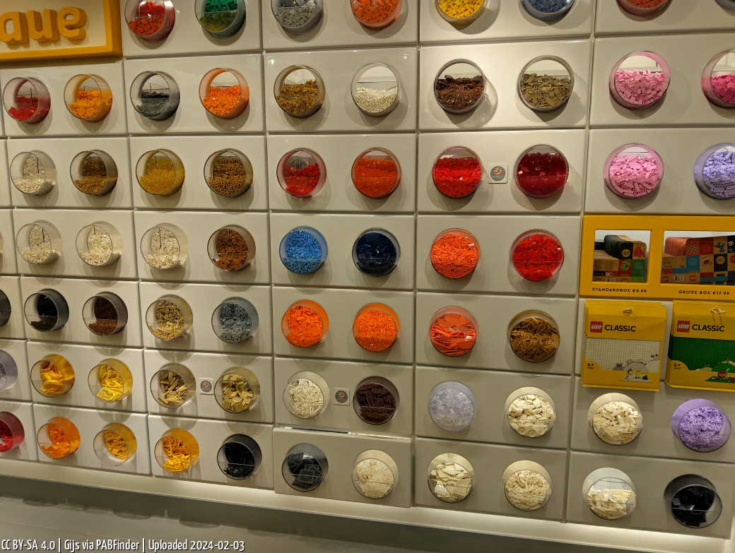 Pick a Brick LEGO Store Düsseldorf (Gijs am 3. Februar 2024)