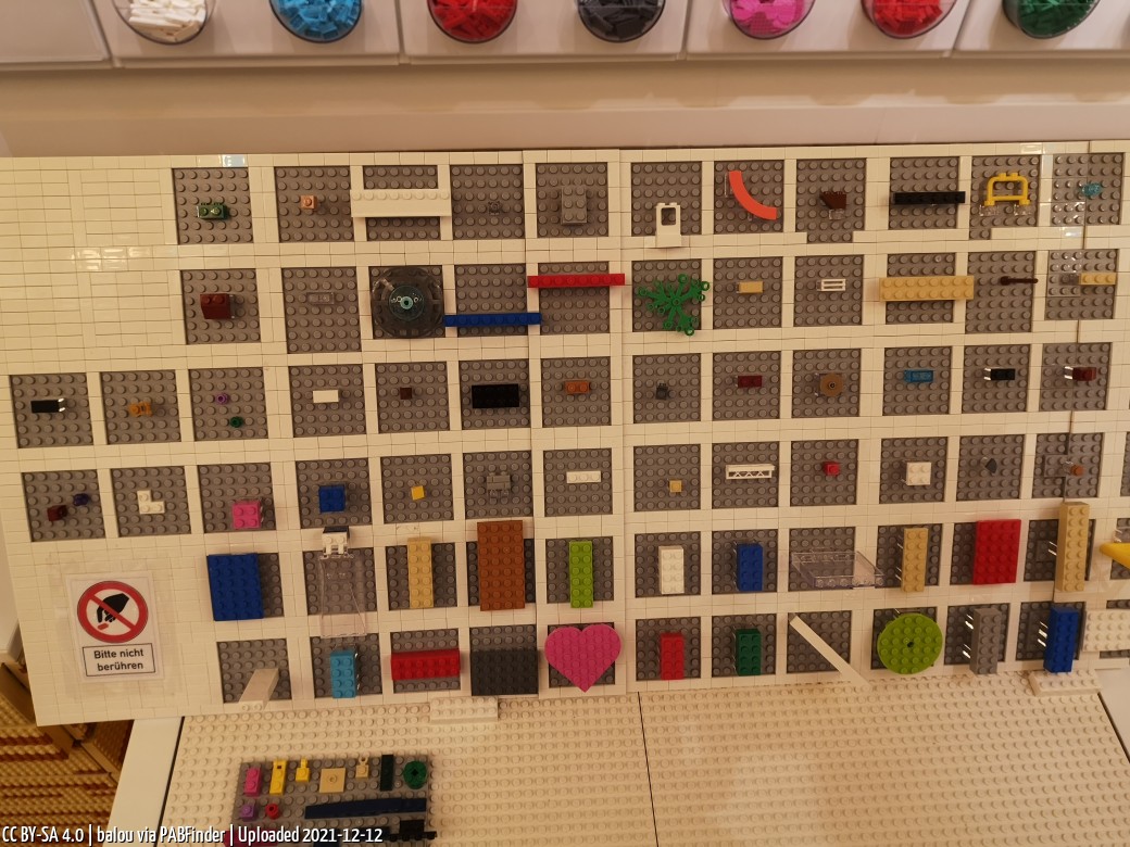 Pick a Brick LEGO Store Berlin (balou, December 12, 2021)