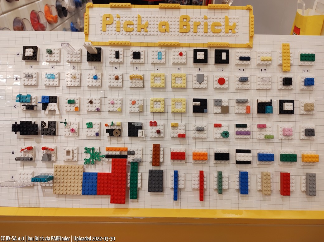 Pick a Brick LEGO Store Hamburg (Inu Brick, March 30, 2022)