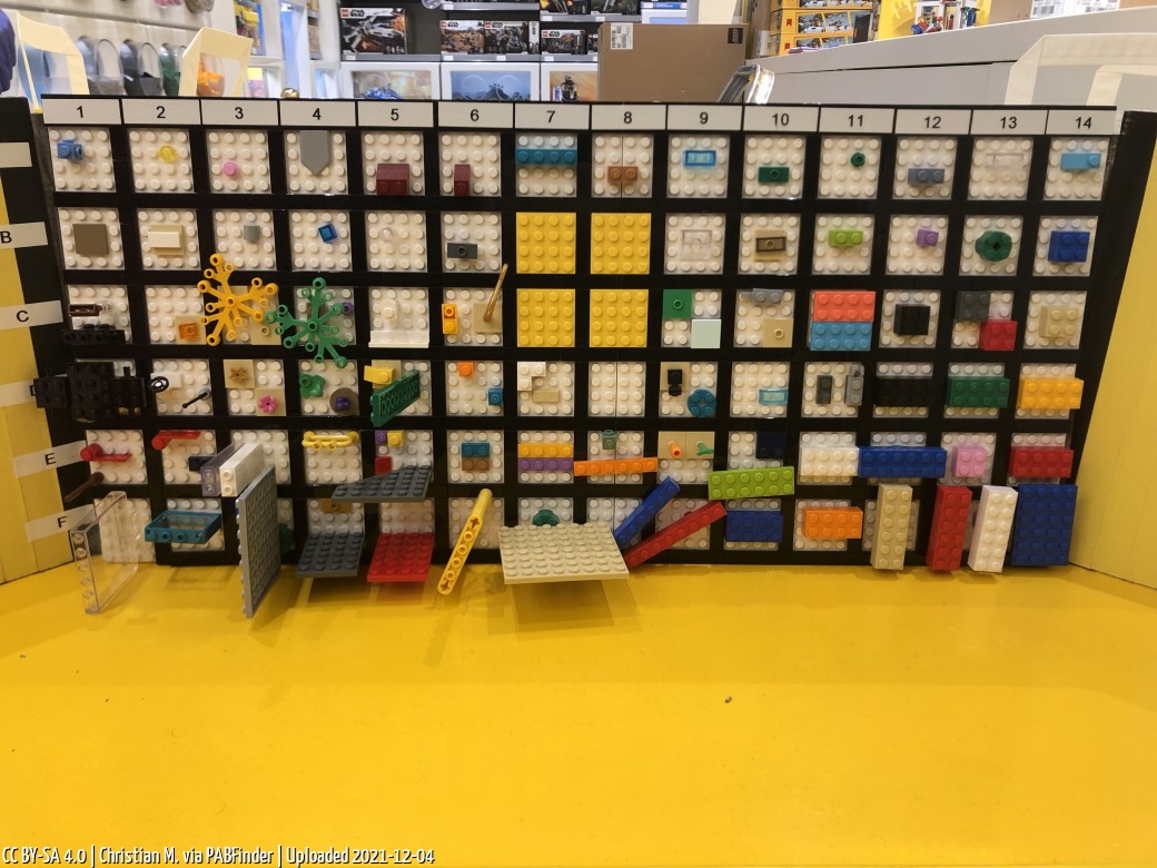 Pick a Brick LEGO Store Hamburg (Christian M., December 4, 2021)